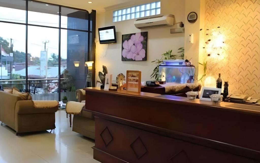 Hotel Dynasty Tarakan Kültér fotó