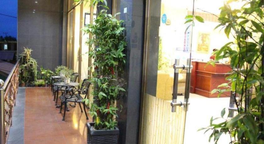 Hotel Dynasty Tarakan Kültér fotó
