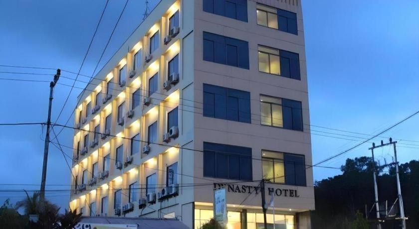 Hotel Dynasty Tarakan Kültér fotó
