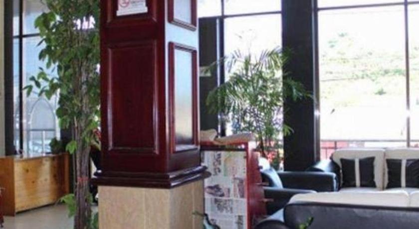 Hotel Dynasty Tarakan Kültér fotó