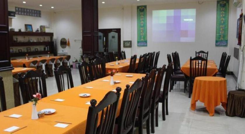 Hotel Dynasty Tarakan Kültér fotó