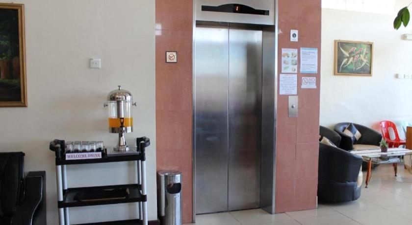 Hotel Dynasty Tarakan Kültér fotó