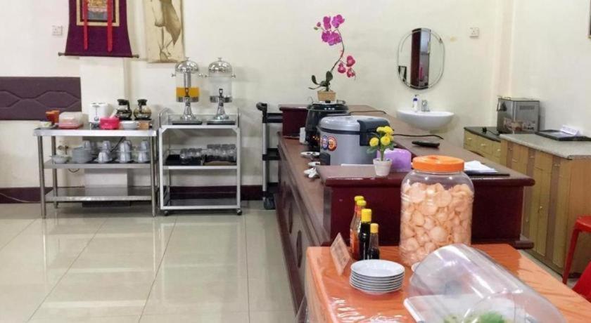 Hotel Dynasty Tarakan Kültér fotó