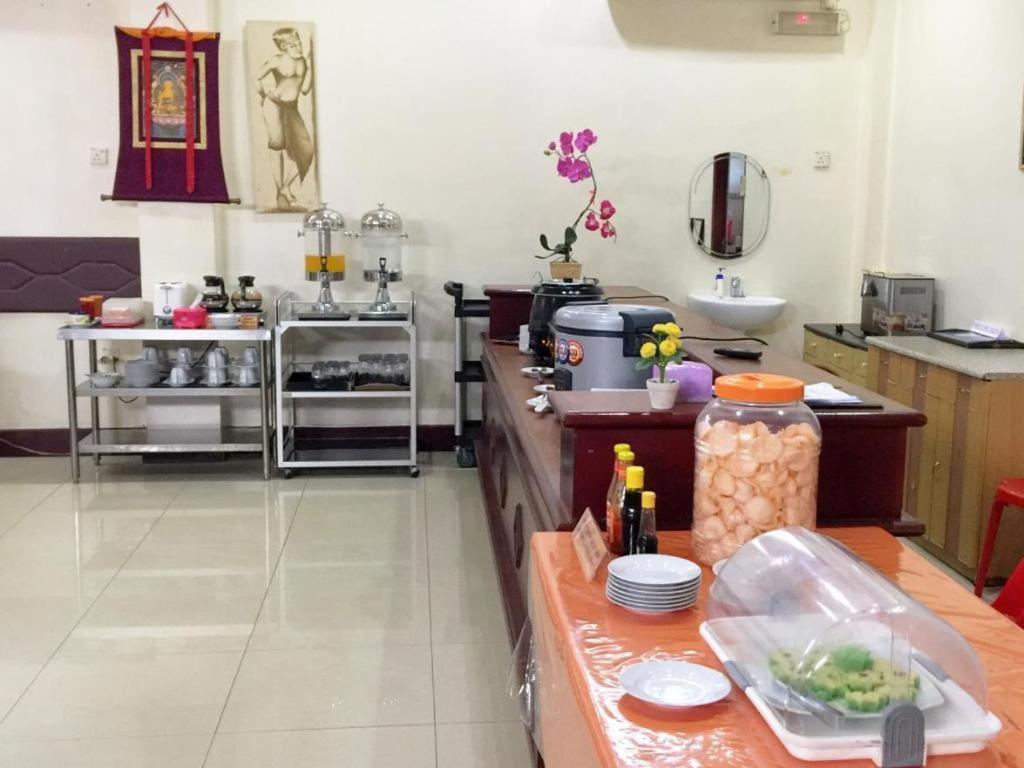 Hotel Dynasty Tarakan Kültér fotó