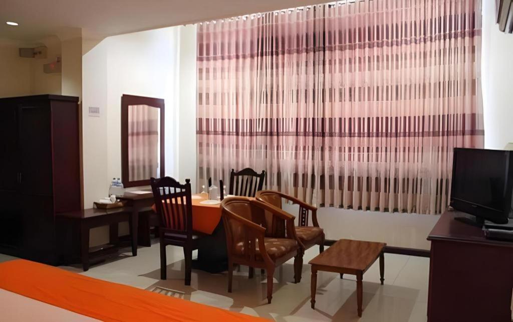 Hotel Dynasty Tarakan Kültér fotó